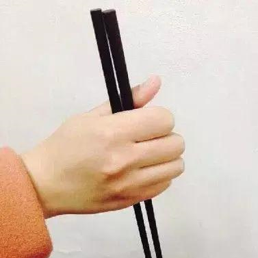 拿筷子的姿势判断人品，拿筷子的姿势判断性格