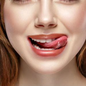 为什么总是想要舔下嘴唇,无意间老是舔下嘴唇是怎么回事