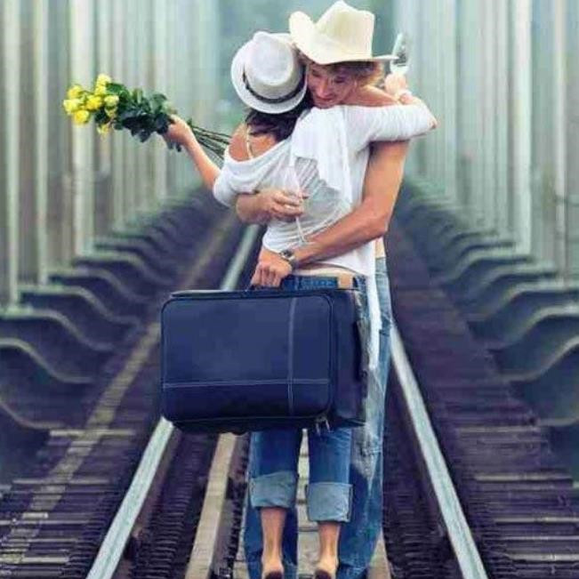 拥抱时女人爱你的表现,拥抱可以看出一个女人有多爱你吗