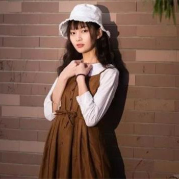 男女交往女方过度为男方考虑好吗，约会时男朋友摸我的头发是啥意思