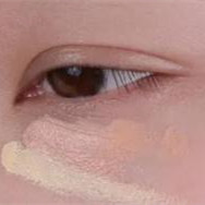 怎么遮黑眼圈和泪沟，遮盖黑眼圈和泪沟的方法