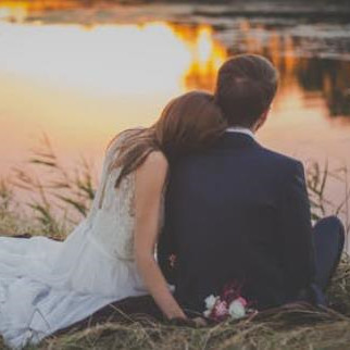 闪婚的女人是不矜持吗，女人愿意闪婚是不是因为非常爱