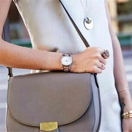 手表是左手带好还是右手带好，宽表带好还是细表带好