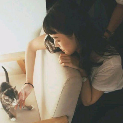 女人同意男人摸她的头发代表什么
