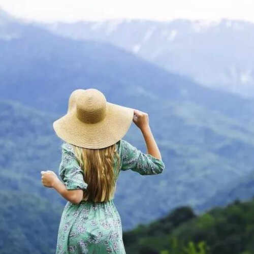 女生突然摸你的下巴或手表示什么