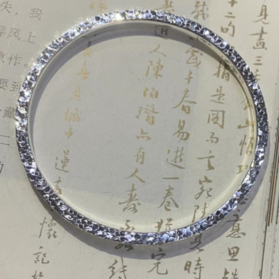 银手镯戴左手还是右手好，5大生肖不宜戴银手镯