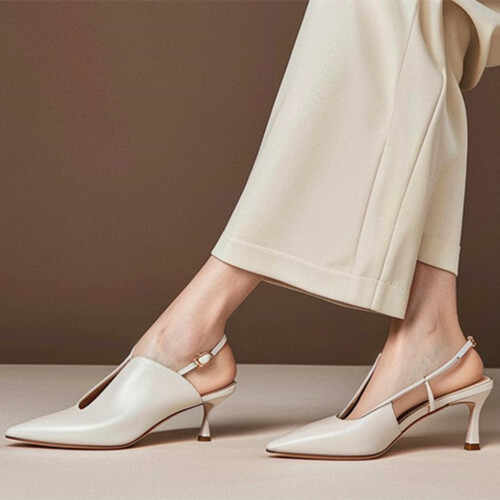 白裤子配什么鞋好看呢