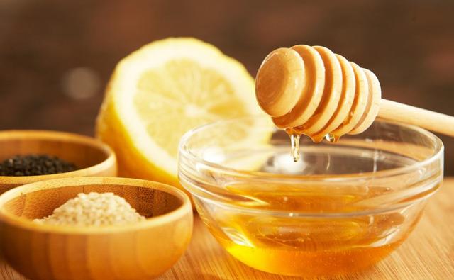 可食可外用，蜂蜜七中用法，轻松美容效果非常棒！