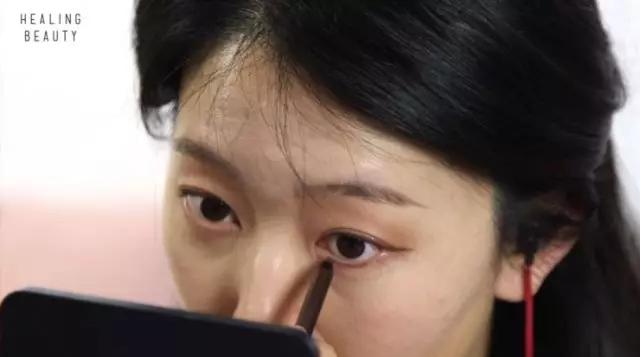 她的日常化妆法被韩妞赞爆了！