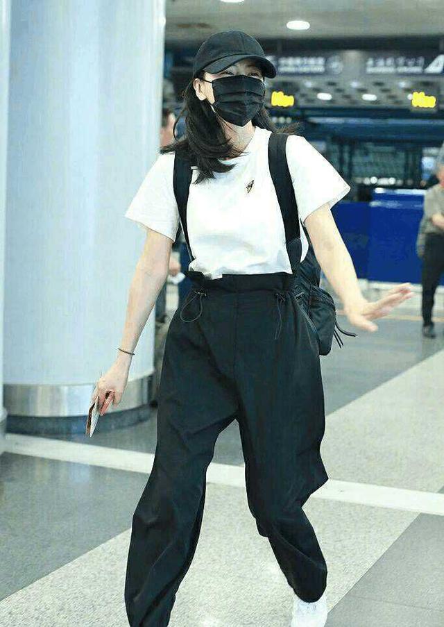 清新脱俗的国民女神高圆圆，教你如何练成街拍女王