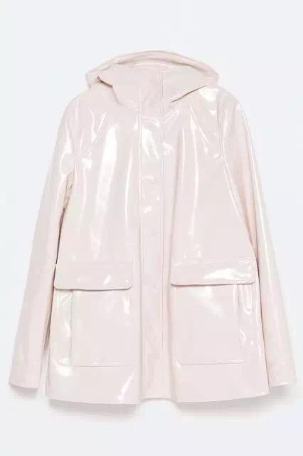 雨天出游怎么办？时尚好看的雨衣帮你摆脱雨伞