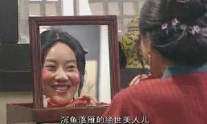 你的脸怎么那么红，一看就不会化妆~