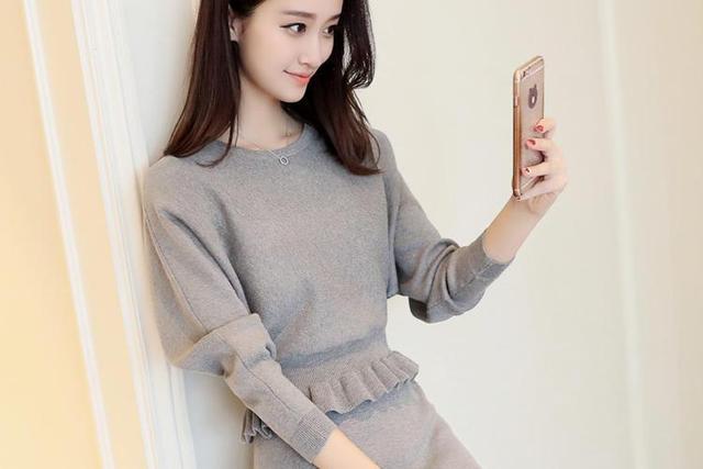 不知道怎么搭配的女孩，直接选择套装就OK了！