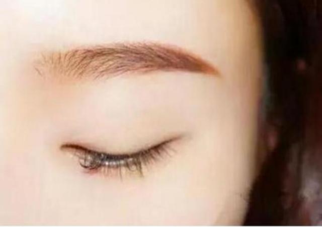 圆脸MM的化妆技巧，圆脸妹子快拿走！