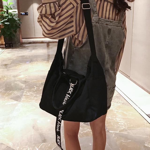 女人不能只有一个包,不同款式来一个,搭配衣服就更出色