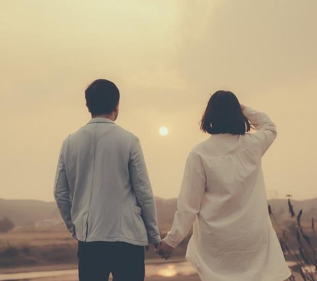 情商高的女人这4种表现，会让男人感到很幸福！