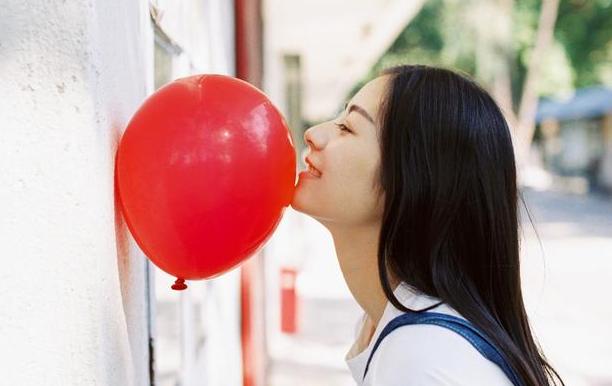 情商高的女人这4种表现，会让男人感到很幸福！
