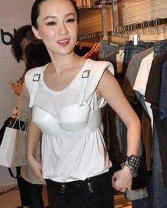 盘点不好好穿衣服的十大女星，看看谁最辣眼睛？