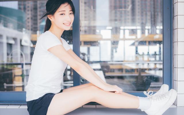纯白文艺小清新美女唯美白皙高清壁纸