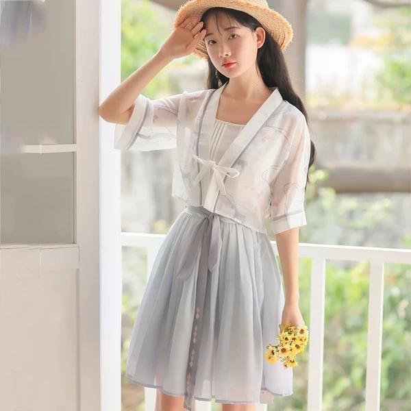 汉式时装:古风雪纺连衣裙尽显温婉气质，绣花减龄仙衣秀出飘逸美