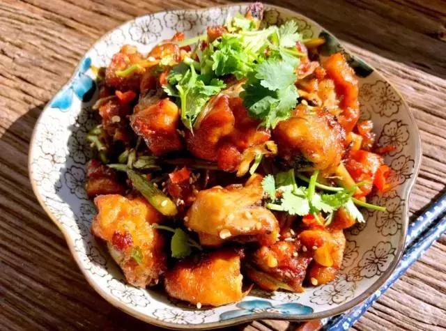 公鸡和老母鸡，哪个适合煲汤哪个适合吃肉？看完后可别再买错了