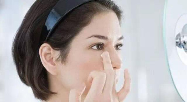 眼霜的正确涂抹方法，眼袋一旦形成能消除吗
