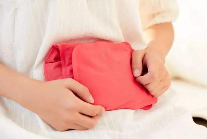 女性来例假男性要怎么照顾她，女生来姨妈应该咋照顾自己