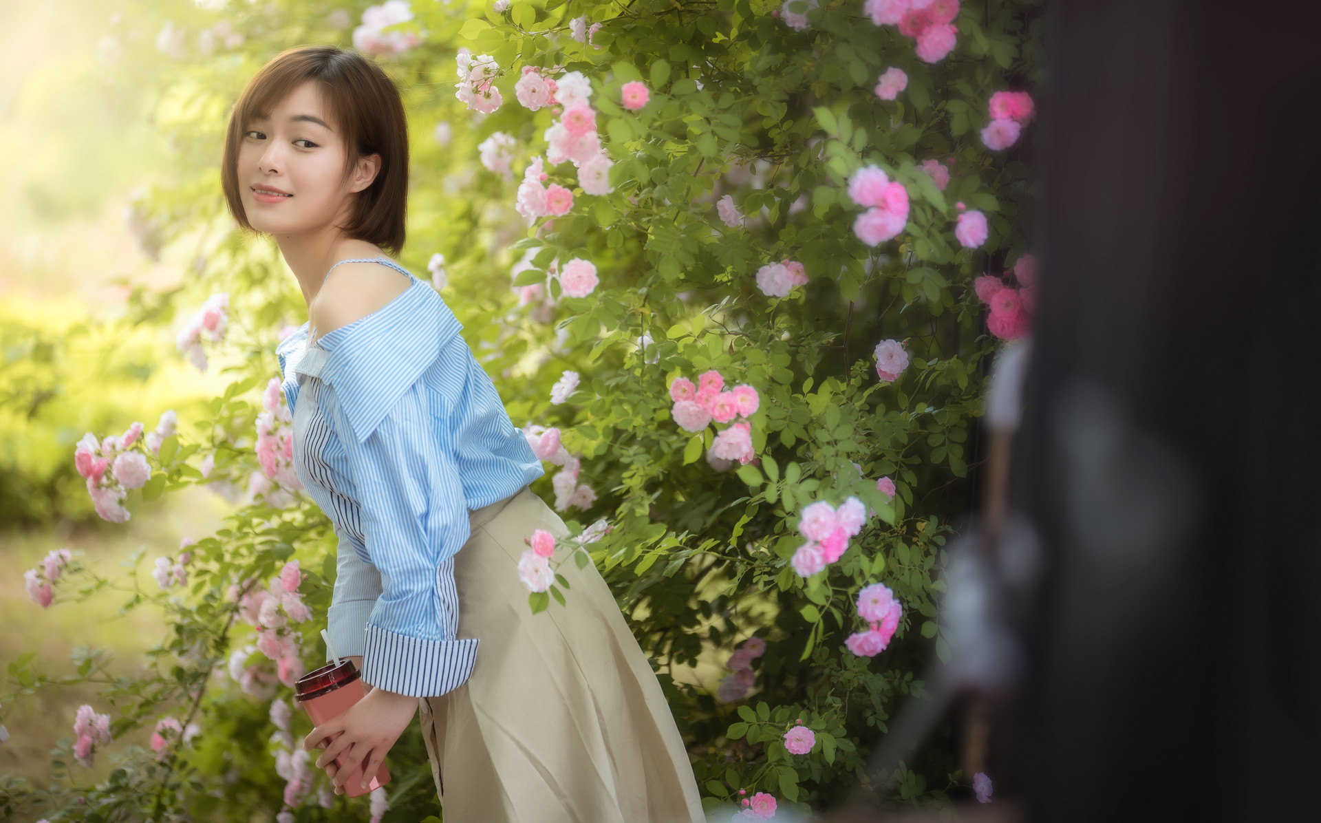 爱上花心女人怎么办，太花心的女人能要吗