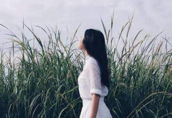 自卑男人爱你的表现,自卑男人在婚姻中的表现