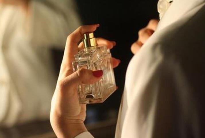 古龙水为什么吸引女性，女孩子真的喜欢古龙水的味道吗