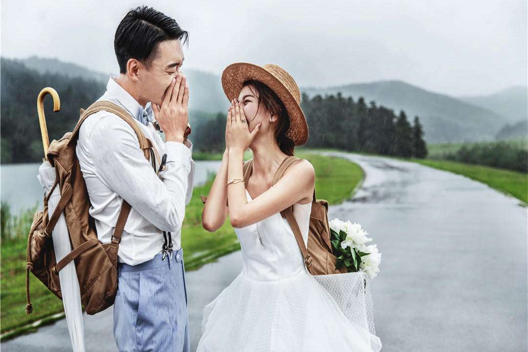年龄差距15-20岁的夫妻会幸福吗，男方比女方大8岁合适吗