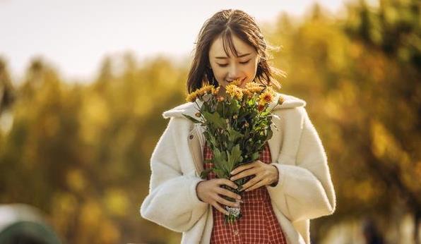 怎么判断一个女人是不是贪慕虚荣，爱慕虚荣的女人有什么表现