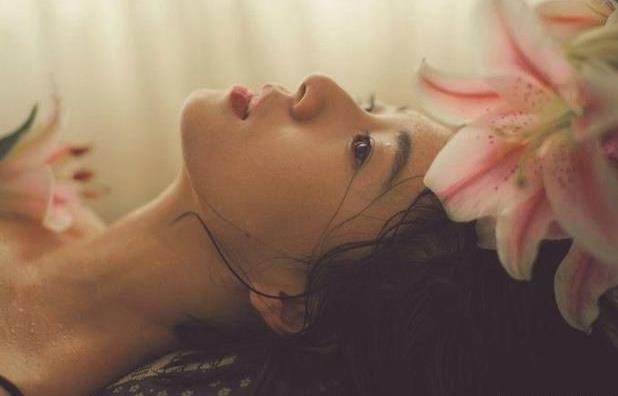 男人想念一个女人是什么滋味，太想念一个人对方会有心灵感应吗
