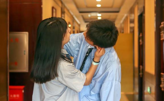 男友突然和前女友复合怎么办，前女友突然找你复合怎么回复