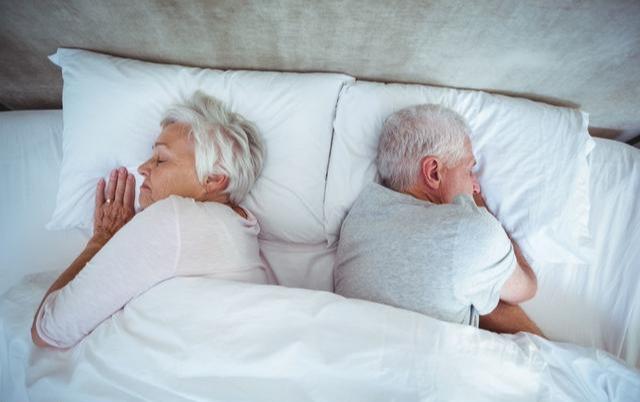 长寿人一般睡几个小时，长寿的人每晚几点睡觉