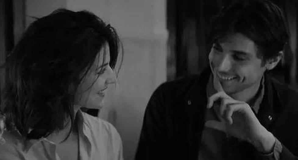 女人脸泛出红晕说明什么,中年女人见到男人害羞什么原因