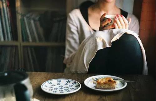 吃饭总剩一口的人心理，佛家解释吃饭总剩一口