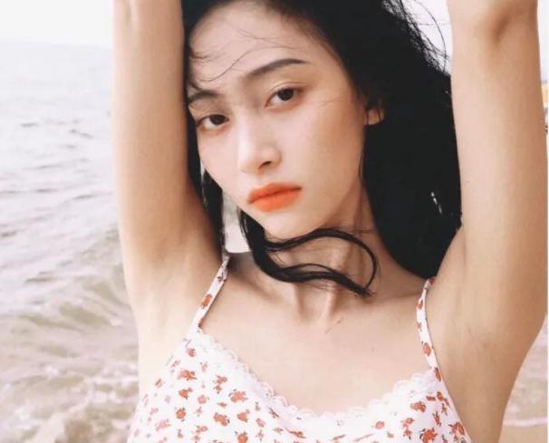 已婚女人接受异性礼物说明什么，已婚女人接受男人钱意味什么