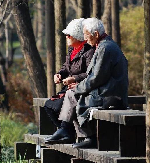 60岁夫妻最佳相处模式，为什么60岁以后的夫妻不好相处