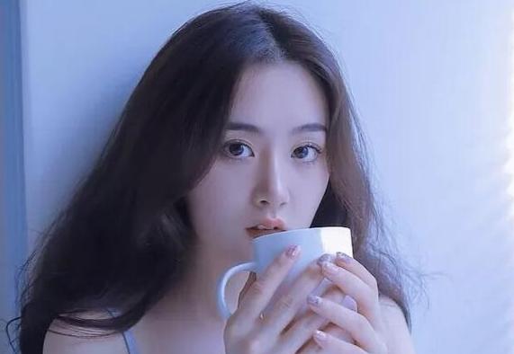 沉默寡言的人往往很厉害，沉默寡言的人很可怕十大表现