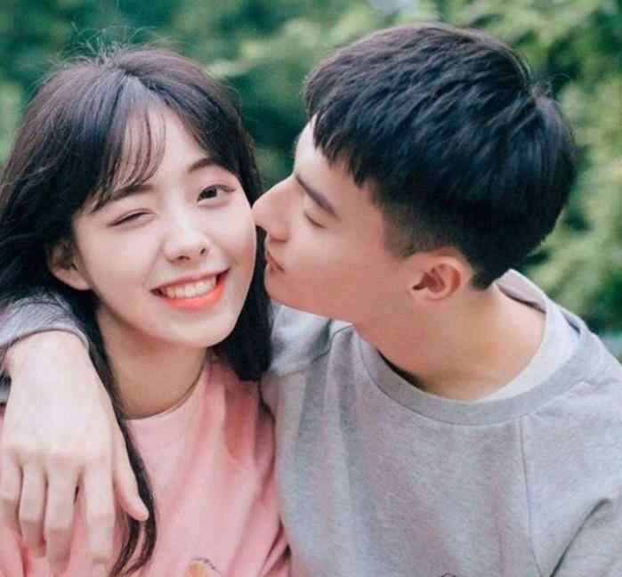 男生为什么总是爱掐女生后颈，为什么男生喜欢掐女朋友后颈
