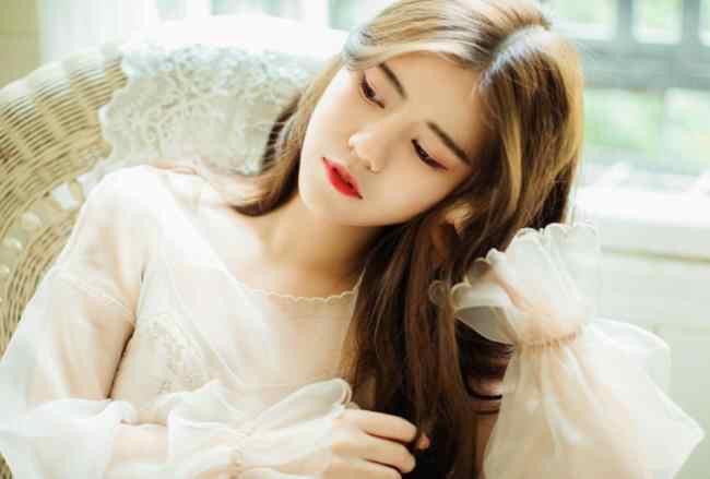 深爱却不纠缠的女人是怎样的女人,男人怎么看深爱而不纠缠的女人