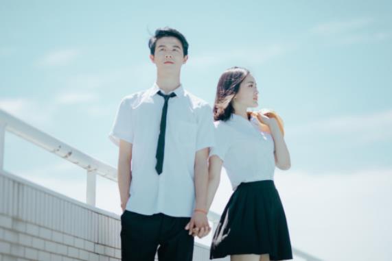 特别在乎你的人的表现，男人太在乎一个女人四个表现