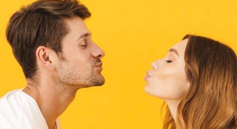 遇到真爱的肢体动作，异性哪些肢体动作才是真爱