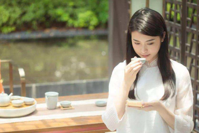 可以深交的好女人是哪种类型，让女人买单的男人值得深交吗