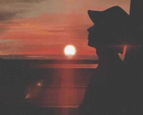 男人动心的微妙表现，男人见到心动的女人的反应