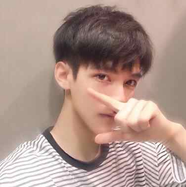 男人动心的微妙表现，男人见到心动的女人的反应