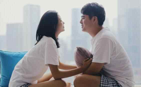 男生说我们试着交往一下怎么回复，交往多久可以有亲密接触