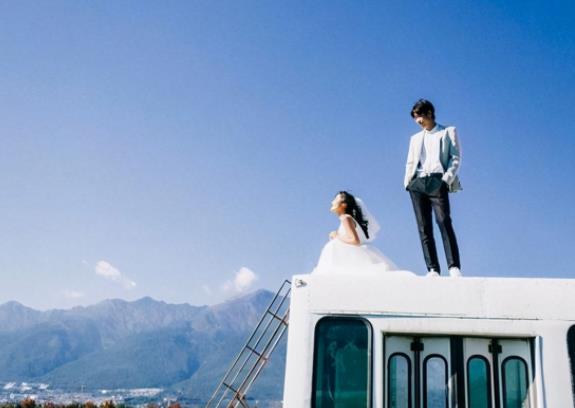 男女朋友在一起害羞的表现,为什么女生在一起久了会害羞