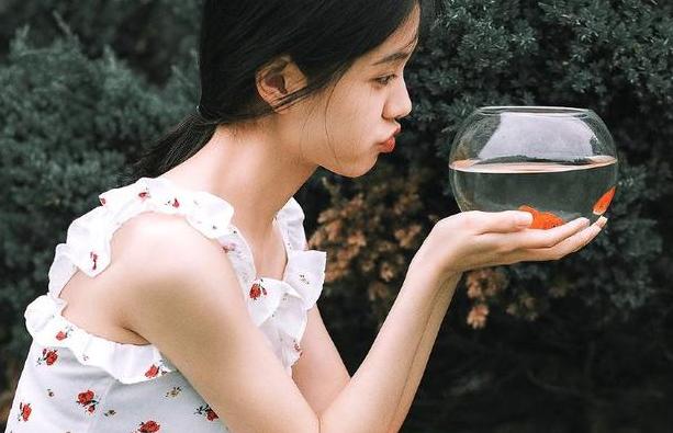 异性夜晚约会合适吗，接吻时男人最坏的三件事